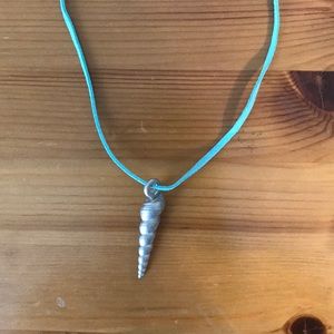 Metal shell necklace
